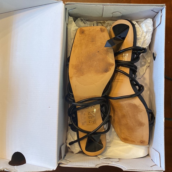 ALDO Pythodina Strappy Kitten Heel Dress Sandal in Black EUC - Picture 4 of 5